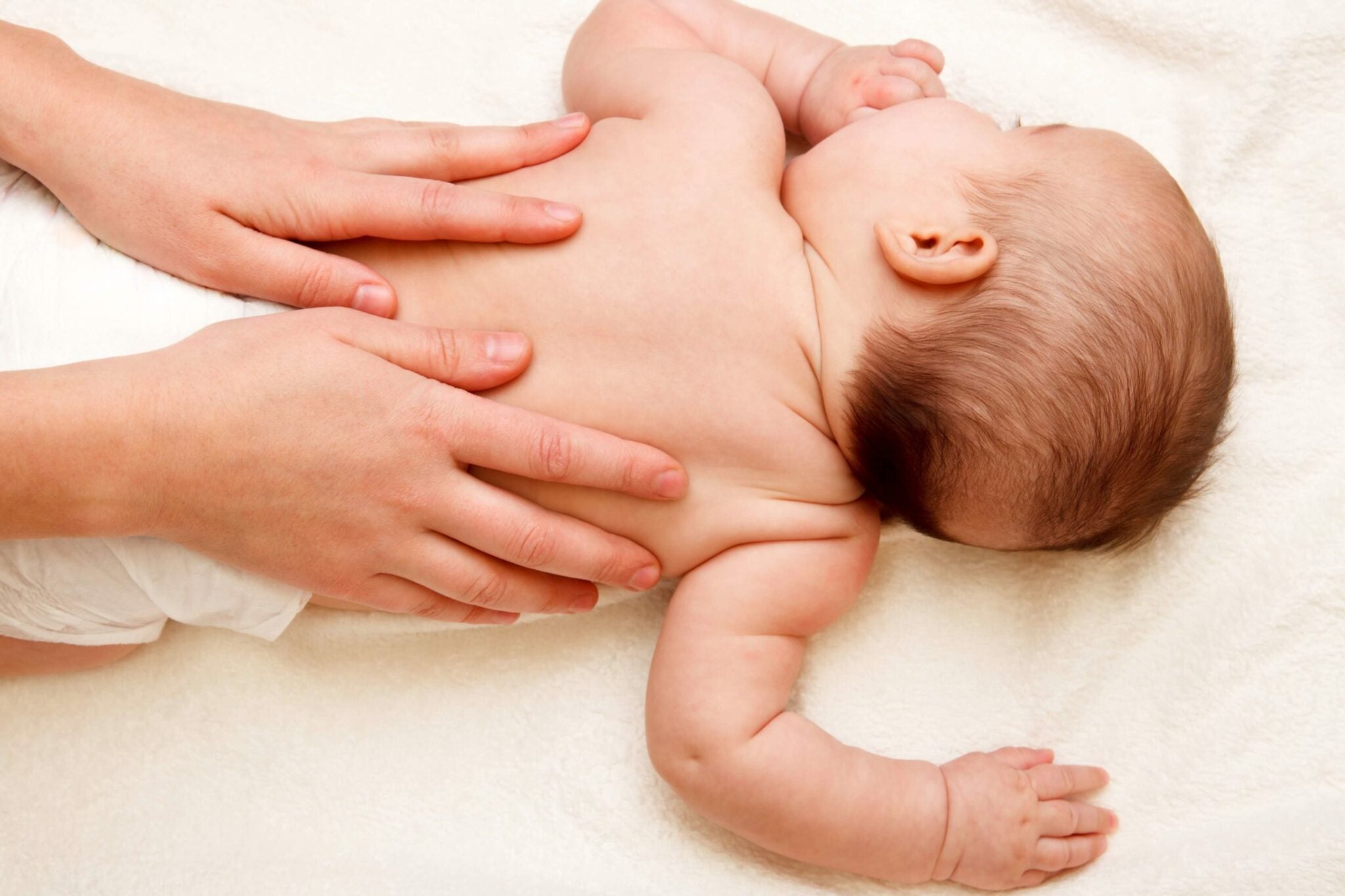 WHAT ARE THE ADVANTAGES OF BABY MASSAGE FOR BOTH YOU AND YOUR INFANT?